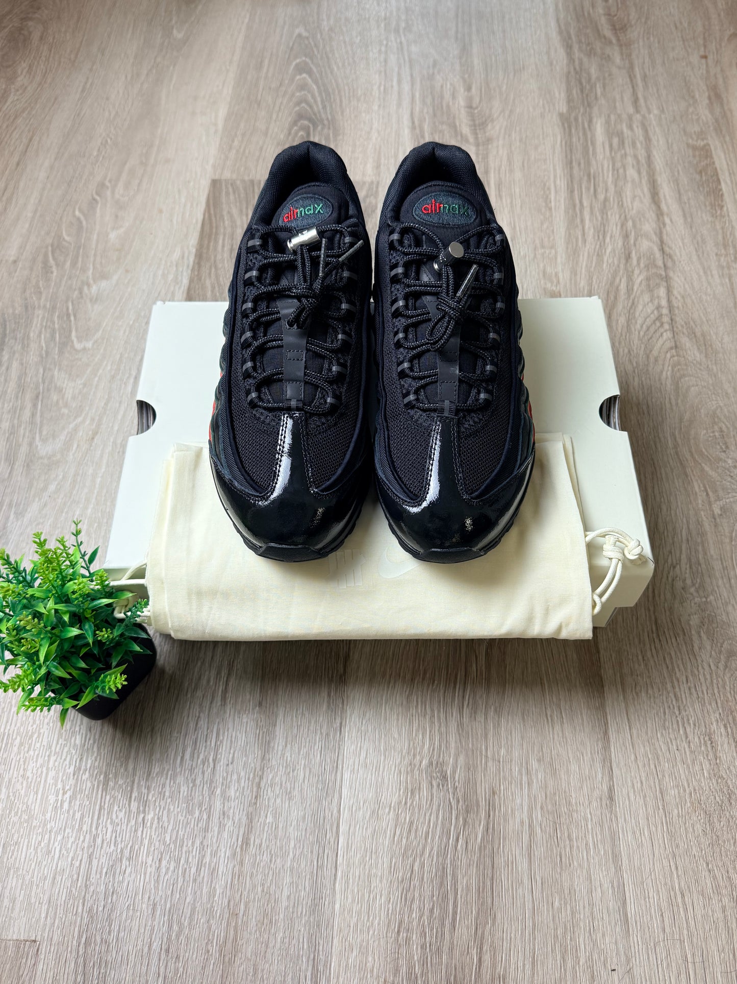 Nike x Undefeated Air Max 95 - Black