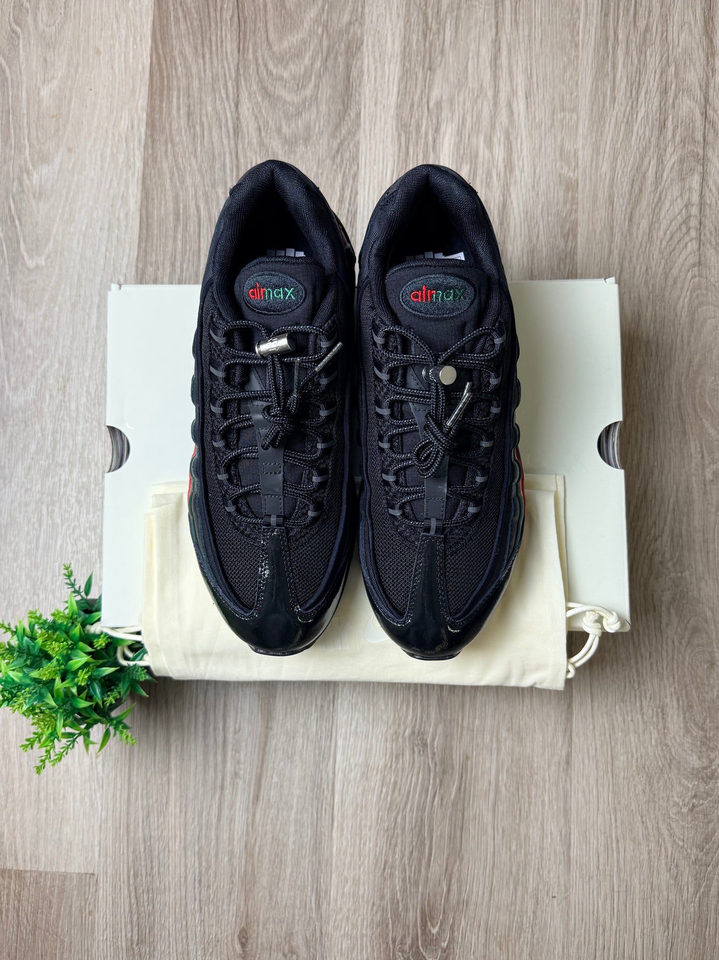 Nike x Undefeated Air Max 95 - Black