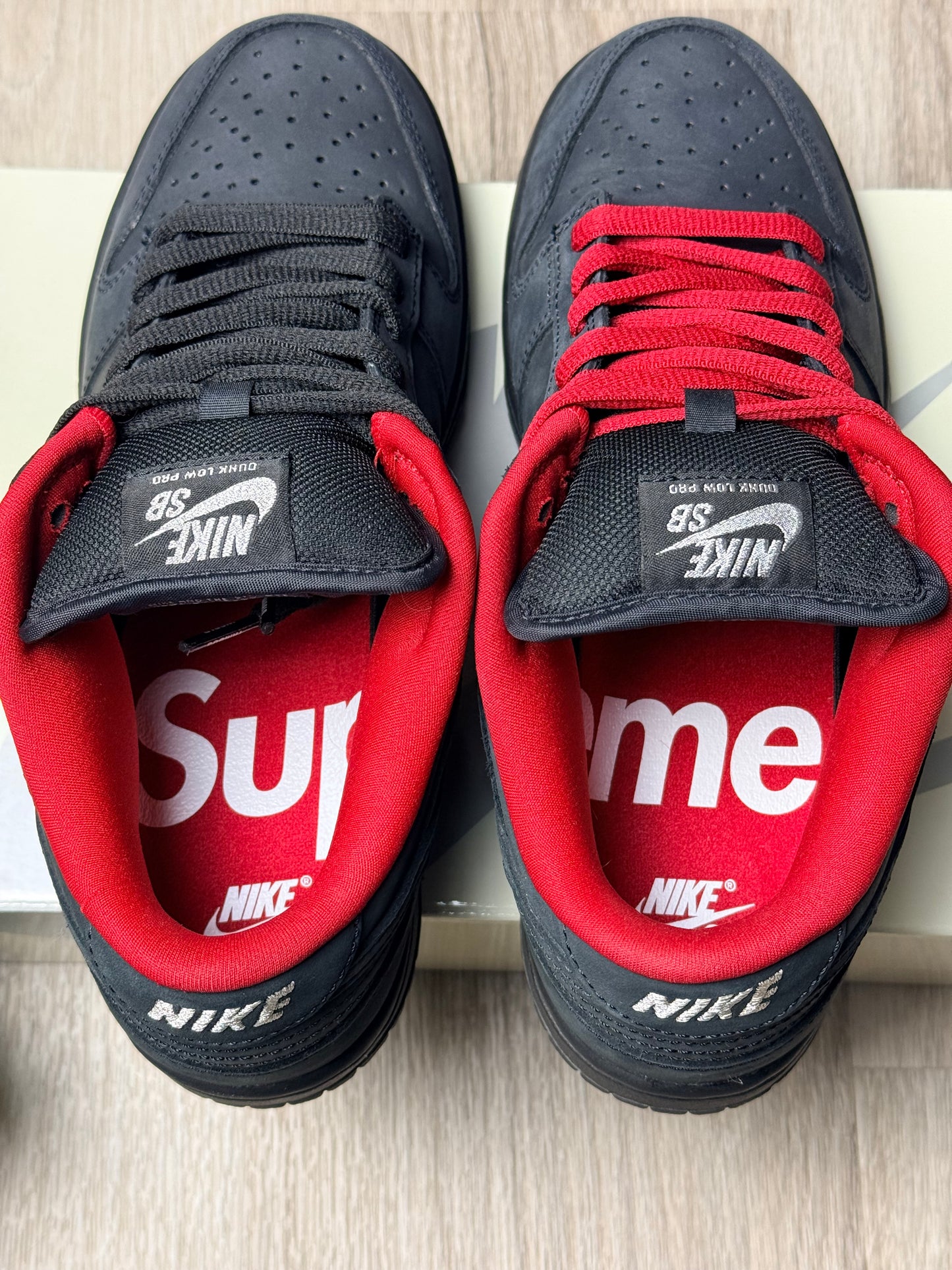 Supreme x Nike SB Dunk Low 94 - Pre Loved ❤️