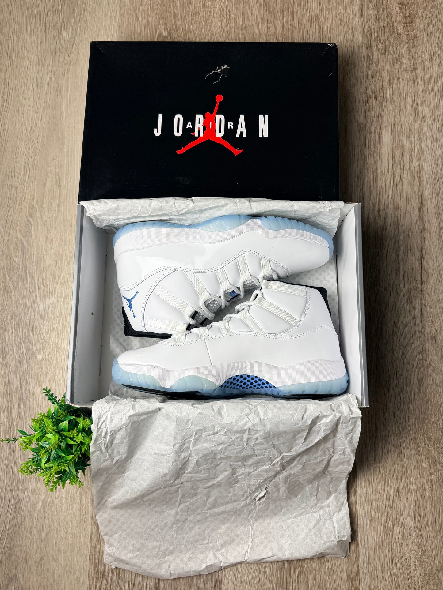 Air Jordan 11 'Legend Blue' (2025)