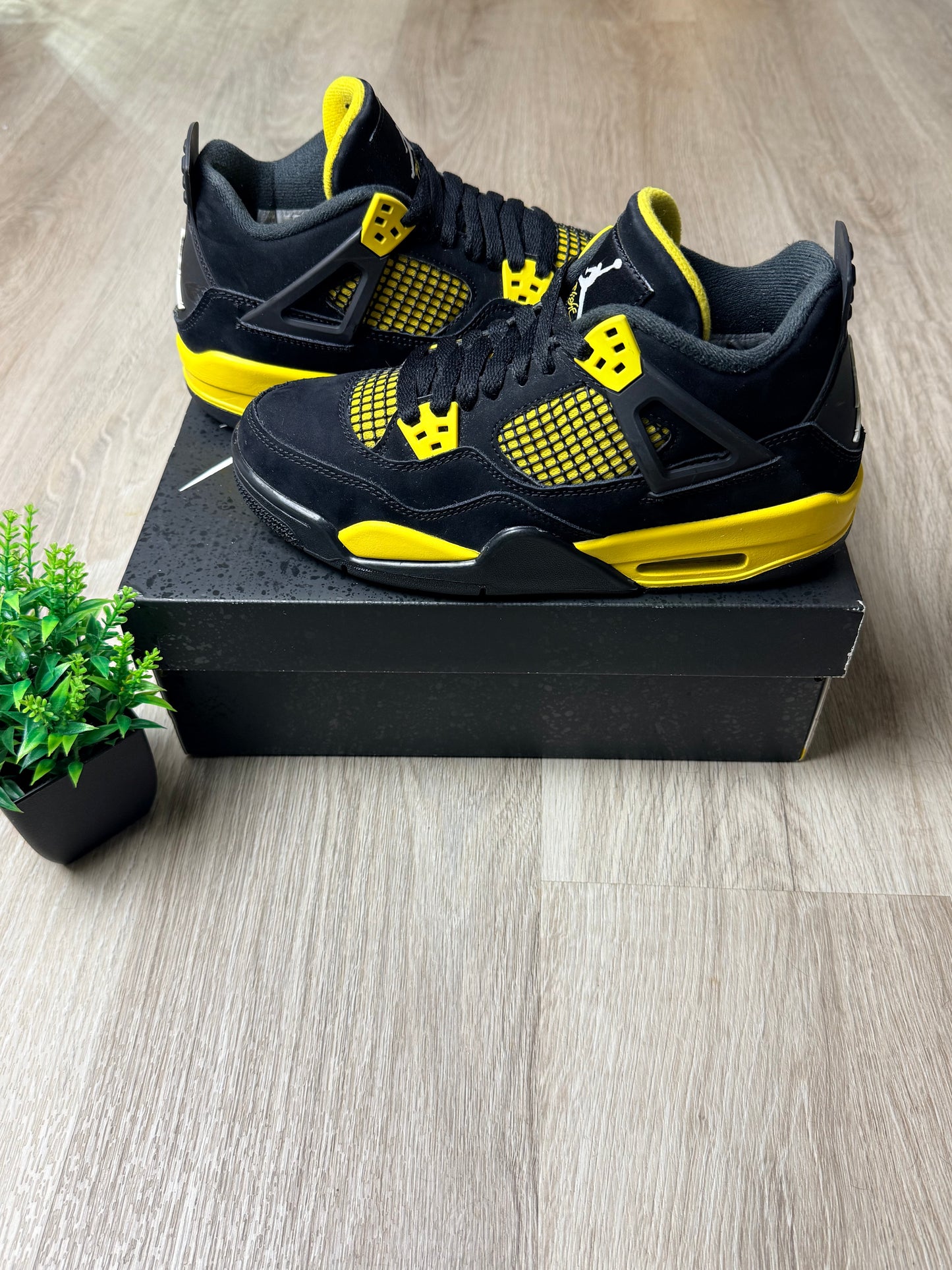 Air Jordan 4 Retro “Yellow Thunder” - Pre Loved ❤️