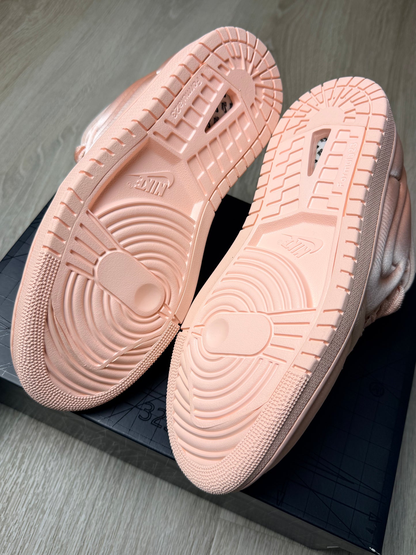 Air Jordan 1 Low Method of Make Satin Pink