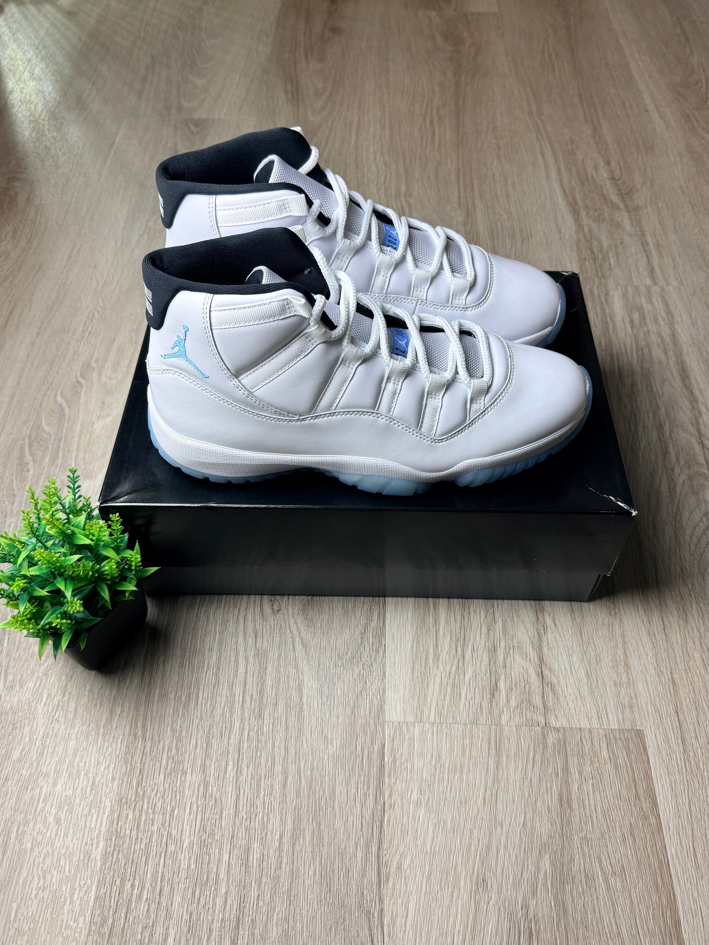 Air Jordan 11 'Legend Blue' (2025)