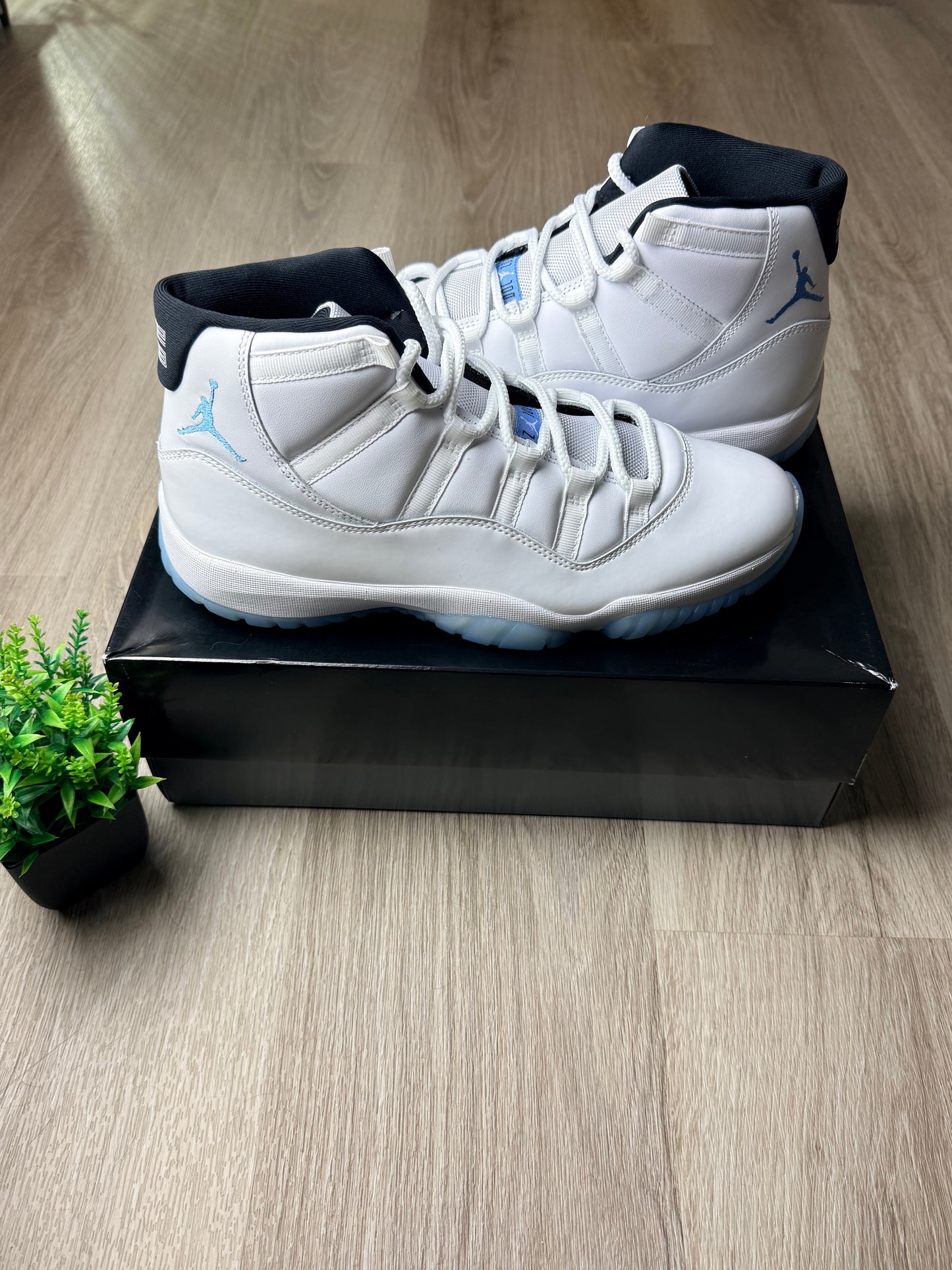 Air Jordan 11 'Legend Blue' (2025)