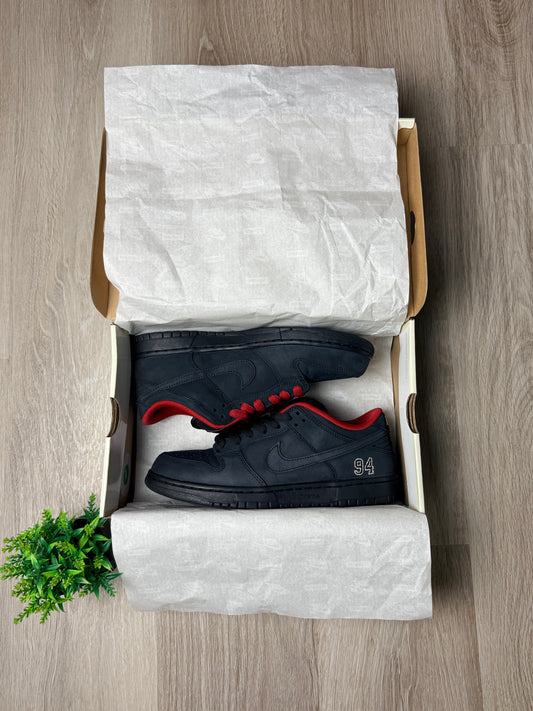 Supreme x Nike SB Dunk Low 94 - Pre Loved ❤️