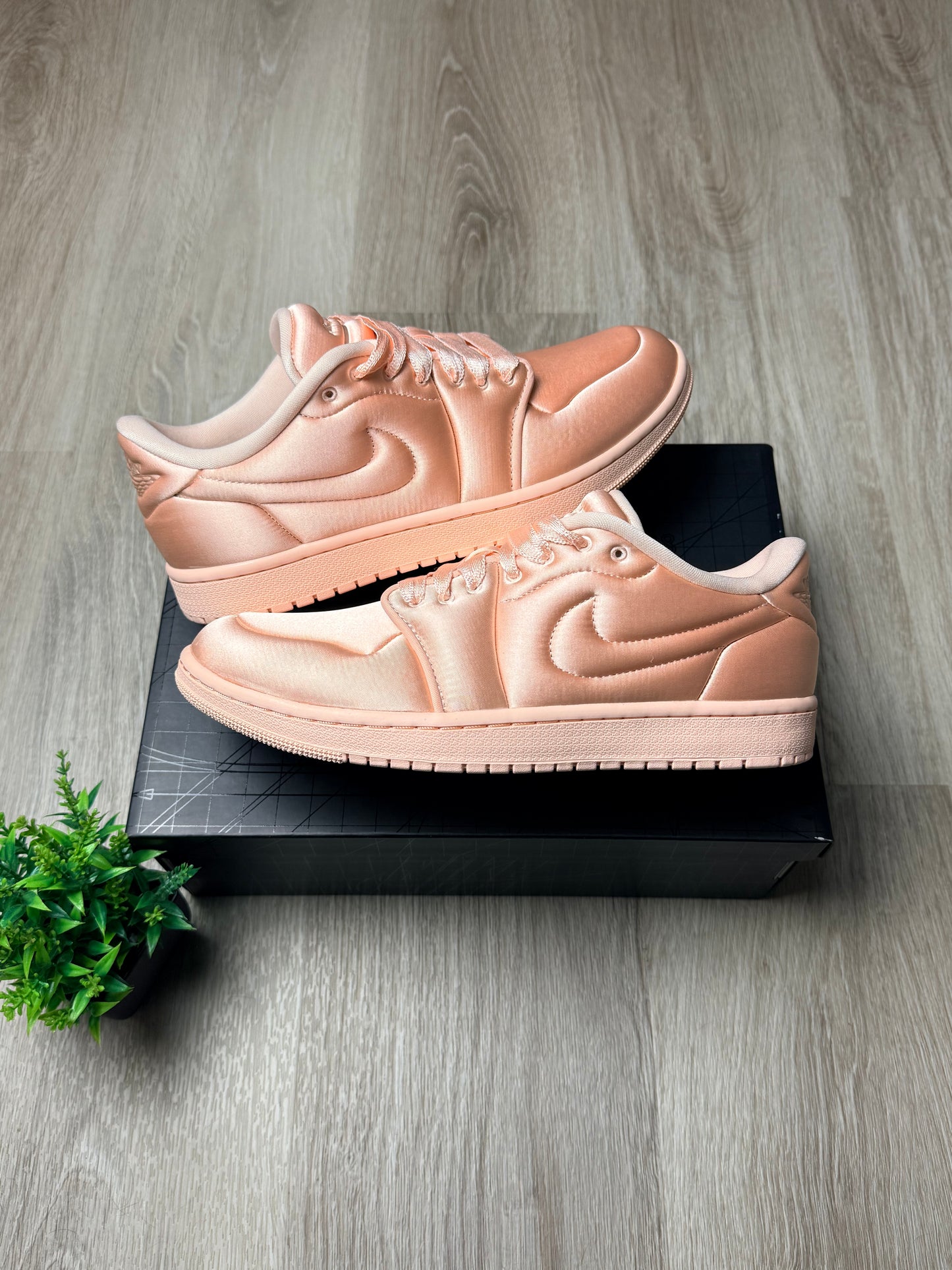 Air Jordan 1 Low Method of Make Satin Pink