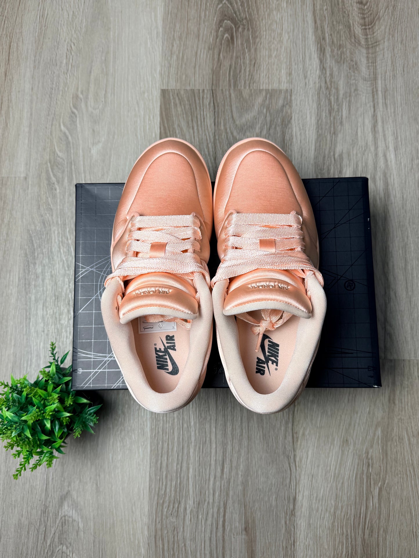Air Jordan 1 Low Method of Make Satin Pink