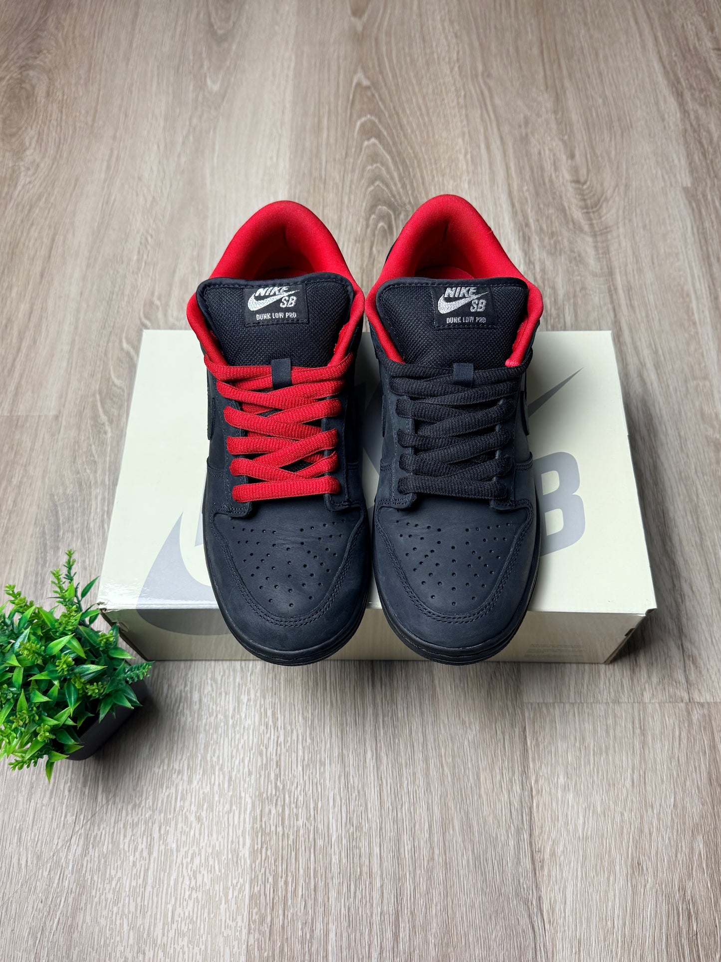 Supreme x Nike SB Dunk Low 94 - Pre Loved ❤️