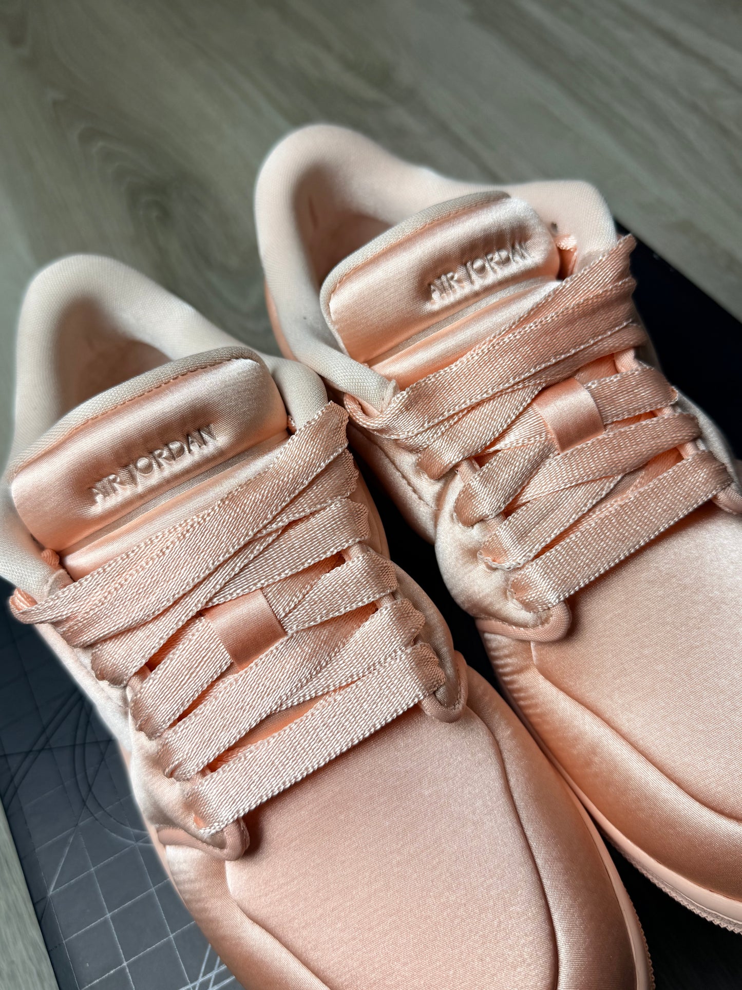 Air Jordan 1 Low Method of Make Satin Pink