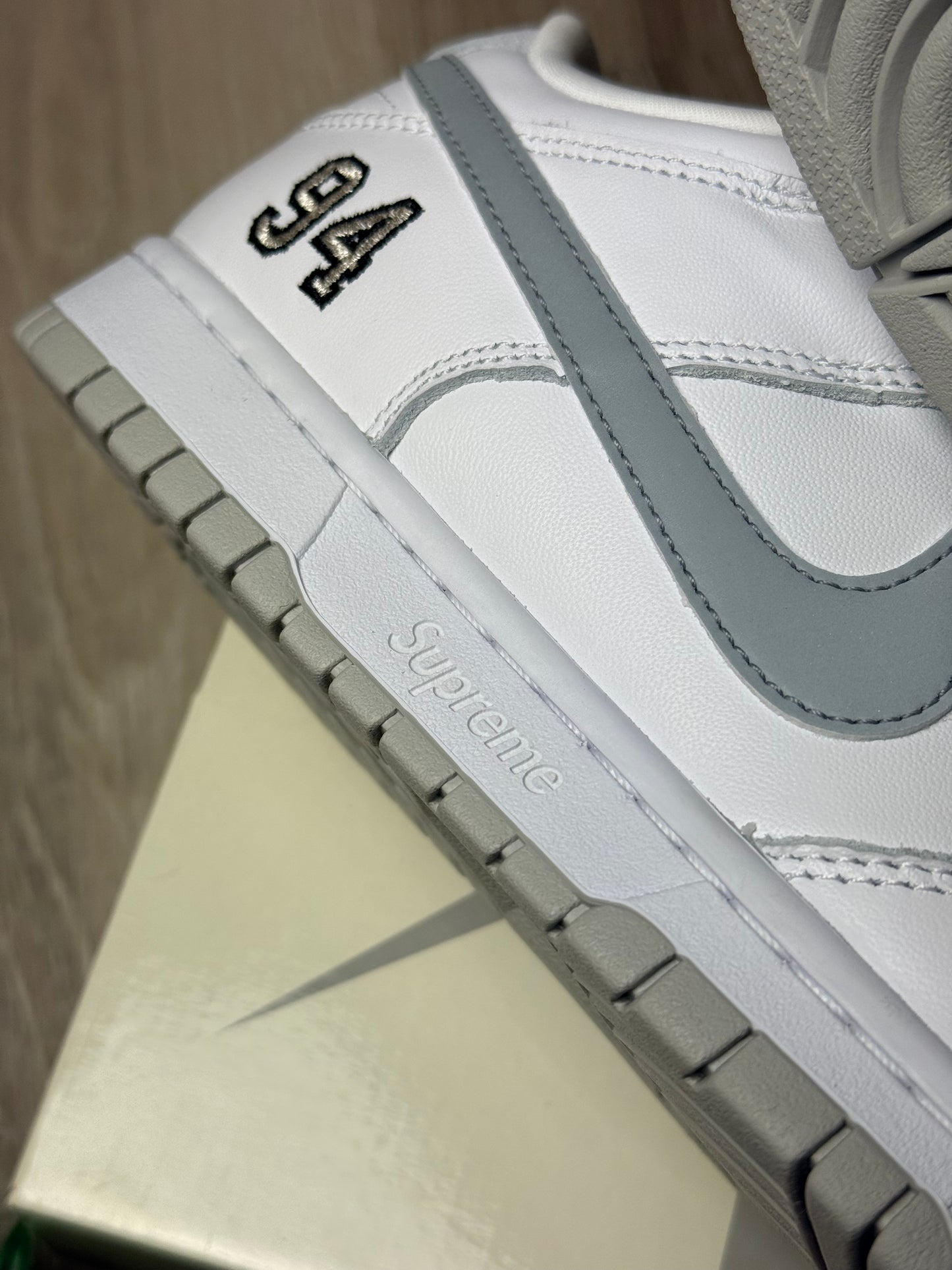 Supreme x Nike SB Dunk Low 94