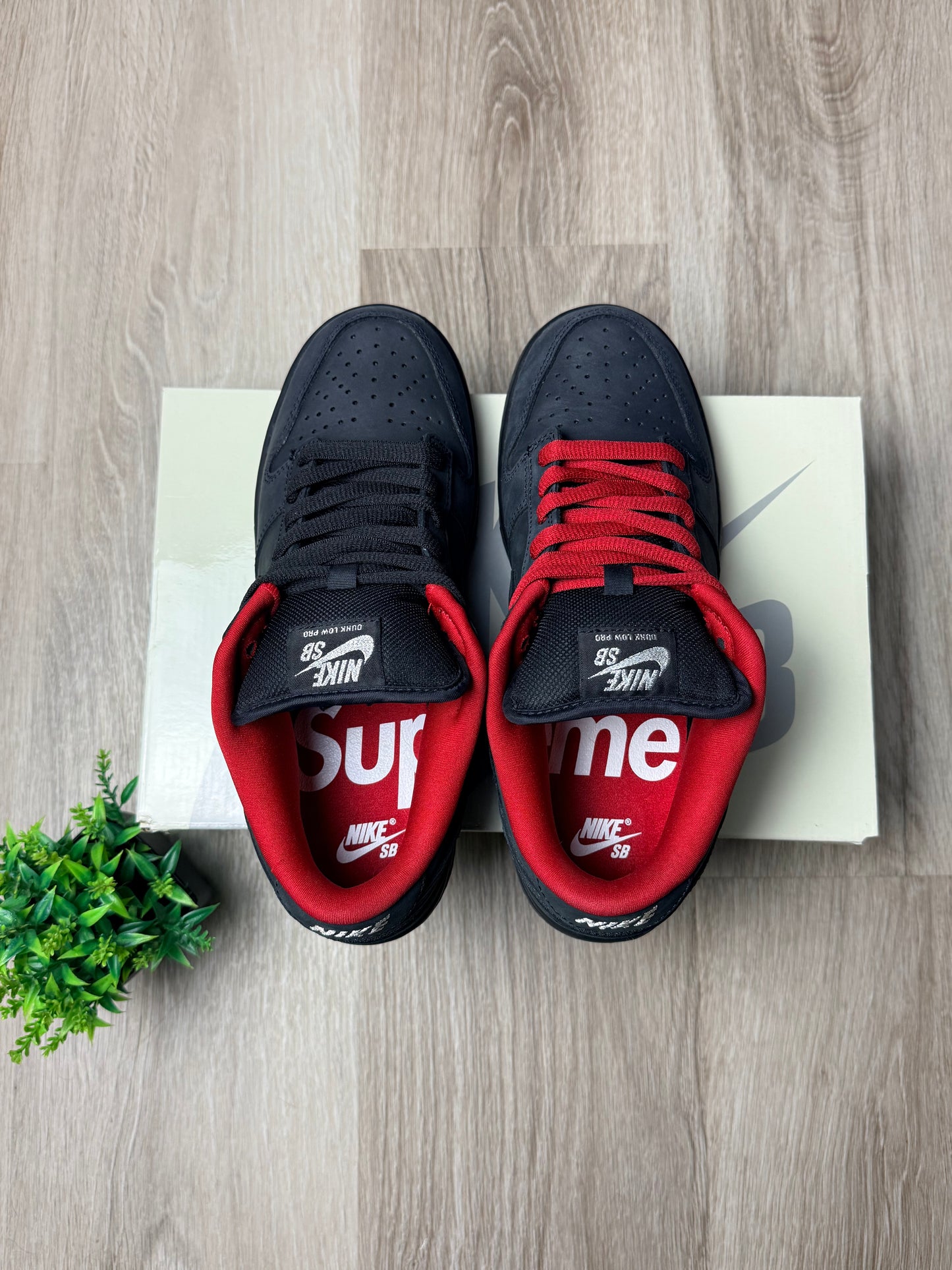 Supreme x Nike SB Dunk Low 94 - Pre Loved ❤️