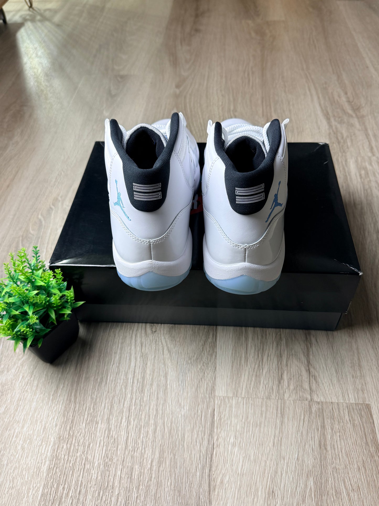 Air Jordan 11 'Legend Blue' (2025)