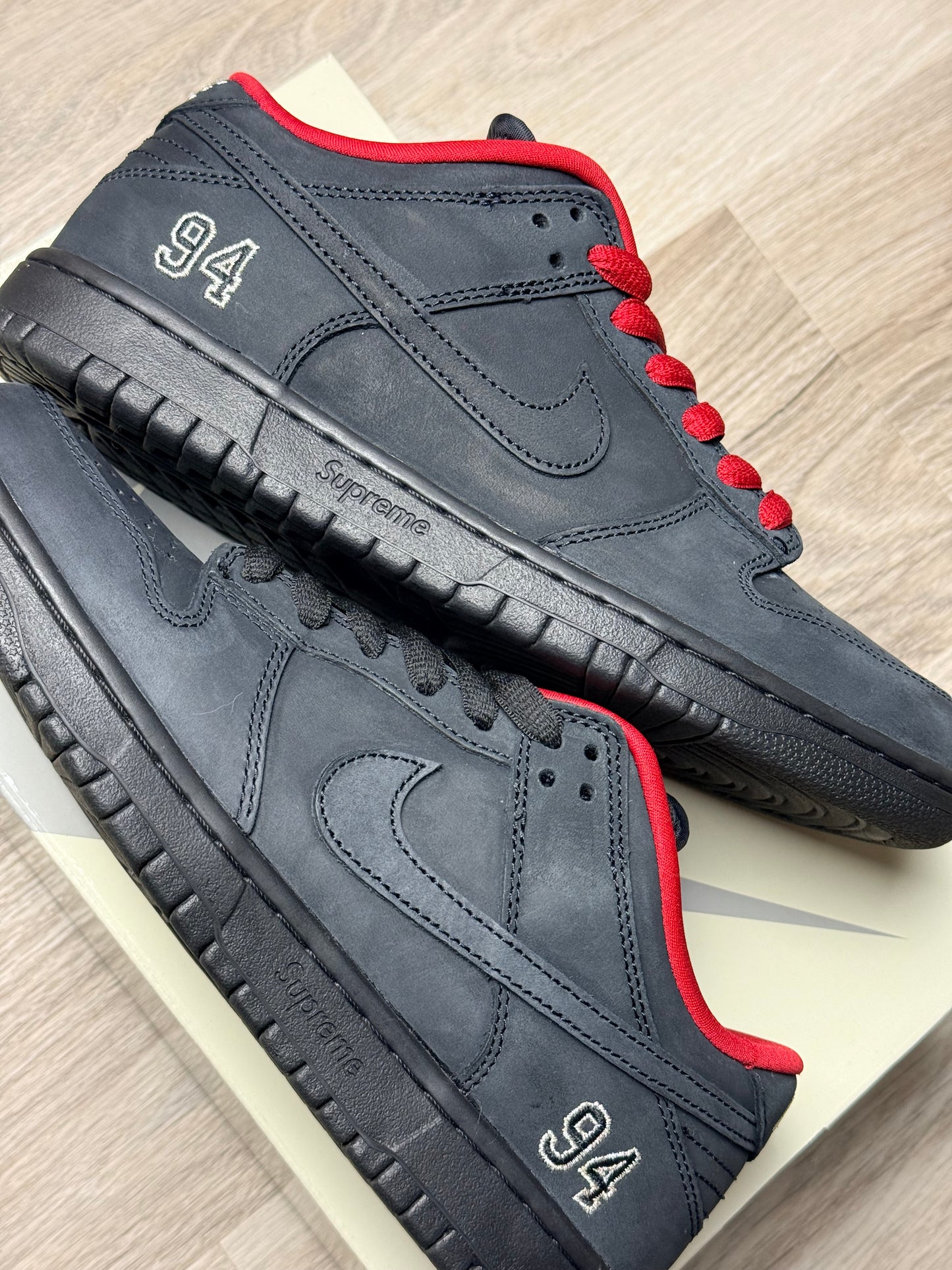 Supreme x Nike SB Dunk Low 94 - Pre Loved ❤️